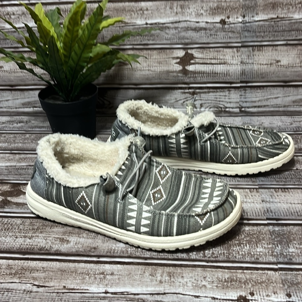 Hey Dude Gray and White Pattern Flats Size Women’s 6 - Picture 2 of 8